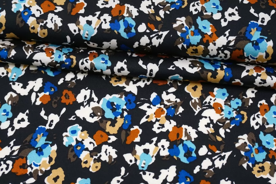 Атласная вискоза плательно-блузочная Цветы на чёрном SMF H21/5 H30 15052503