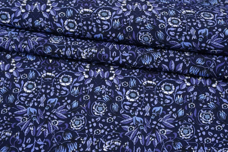 Вискоза креповая плательная Цветы на тёмно-синем SMF H21/13 i20 15052516