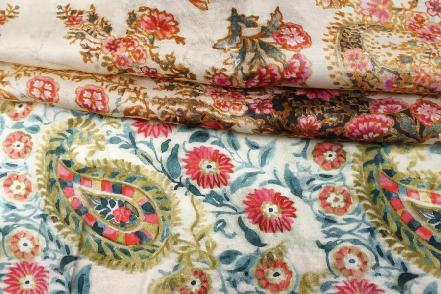 Атласная вискоза плательно-блузочная Max Mara Каймовая платочная КУПОН MM H21/3 H30 14042562