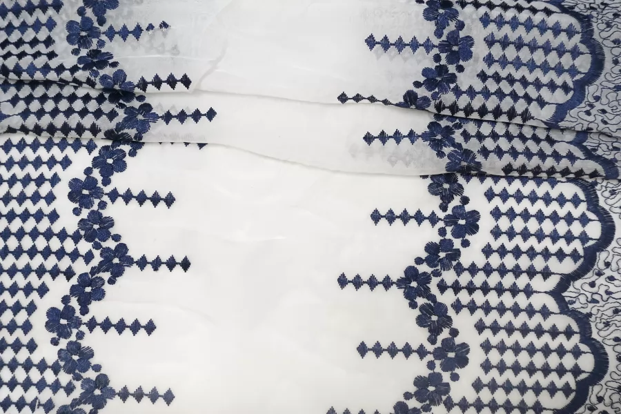 Батист шёлковый с вышивкой TRC Н003 U77 11122542