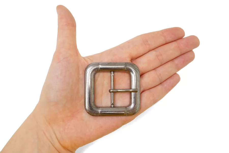 Пряжка металл темный никель 50х50 мм (V-3)  15112518