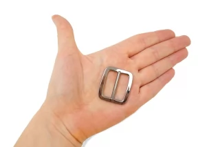 Пряжка металл темный никель 30х35 мм (V-3) 15112520