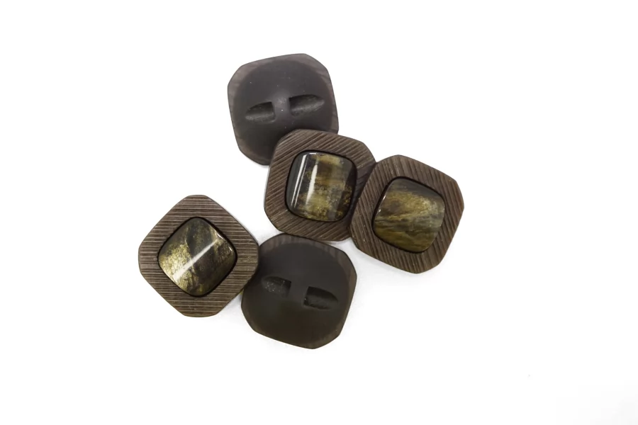 Пуговица пластиковая на ножке коричневая с перламутровой вставкой  25 мм  (L-3) 26112579