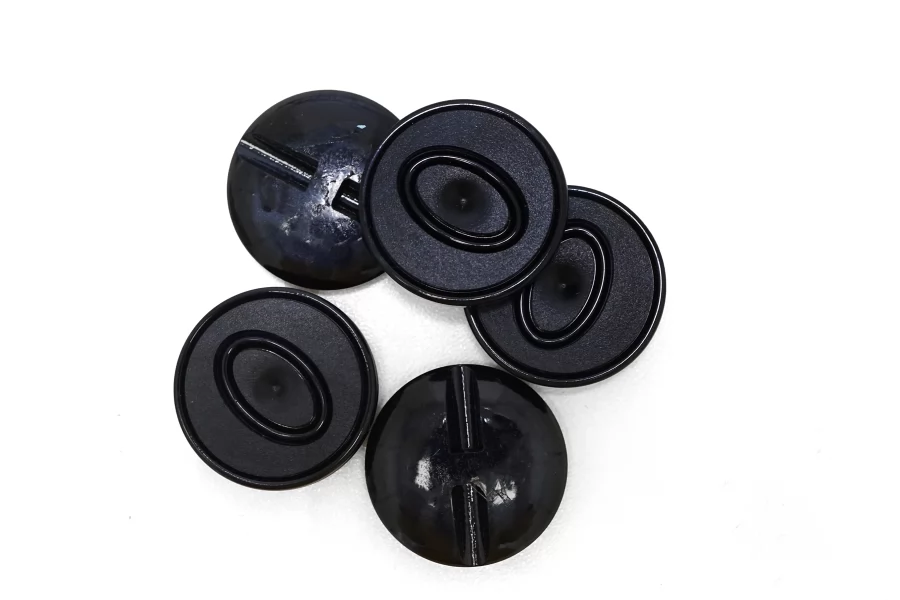 Пуговица костюмно-пальтовая пластик иссиня-черная 25 мм  (L-3)  26112591