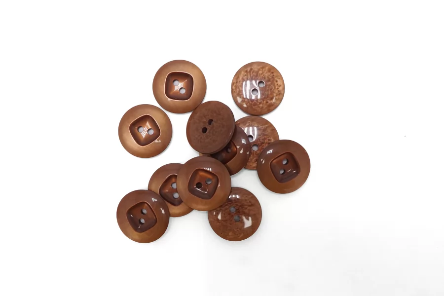 Пуговица костюмная пластик Коричневая 20 мм  (L-3) 26112595