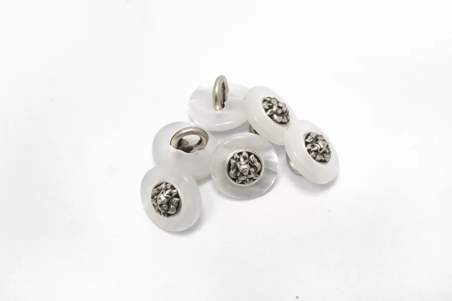 Пуговица пластиковая на ножке Белая с серебряной вставкой 12 мм  (К-3)  27112512