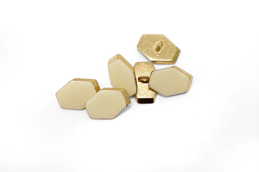 Пуговица  металлическая плательная  Молочная 15 мм на 11мм  (К-3)  27112534