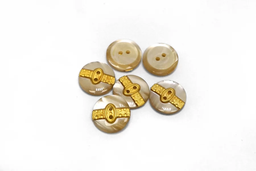 Пуговица пластиковая  Бежевая с золотой вставкой 18 мм  (К-3) 27112547