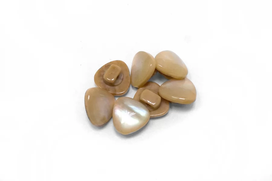 Пуговица пластиковая на ножке  Бежевая 10 мм  (К-3)  27112550