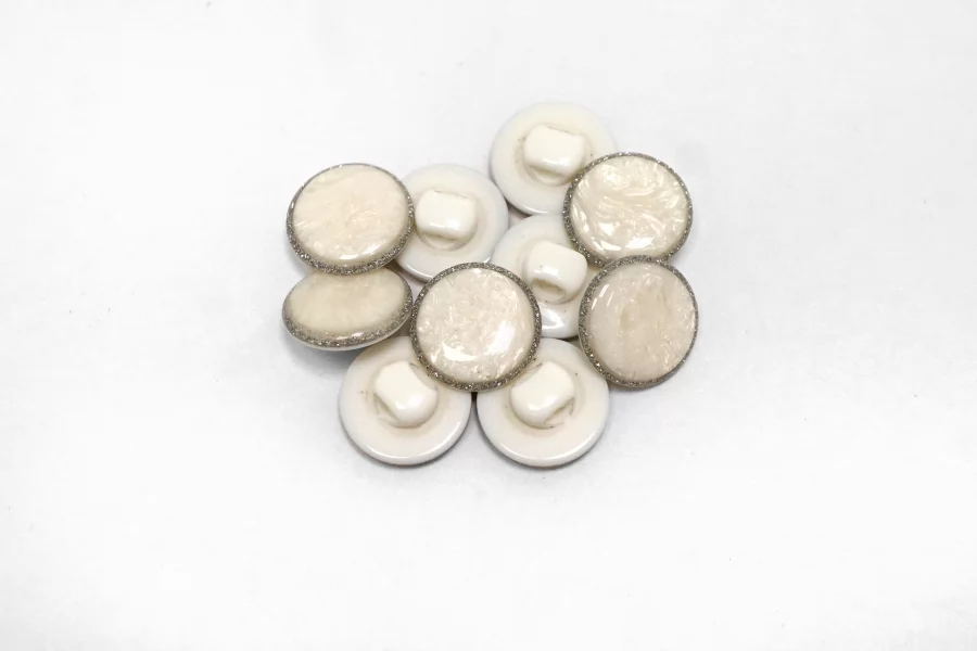 Пуговица пластиковая на ножке  Белая 15 мм  ( J-3)  27112562