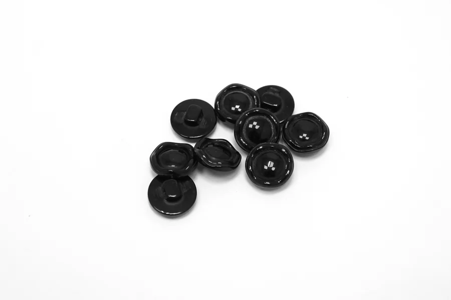 Пуговица пластиковая на ножке  Черная 12 мм  ( J-3)  27112585