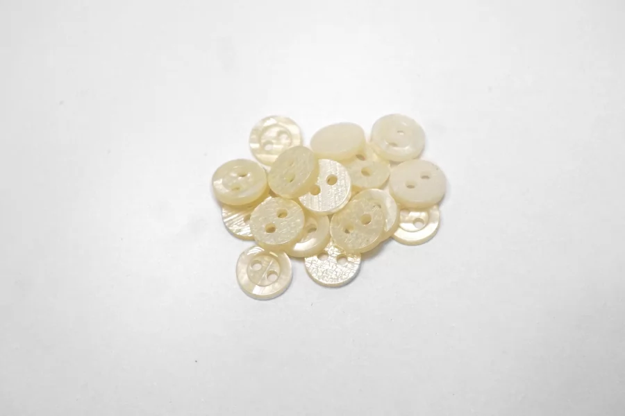 Пуговица пластиковая Белая 10 мм  ( J-3)  27112587