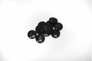 Пуговица пластиковая  Черная 18 мм  ( J-3)  27112598