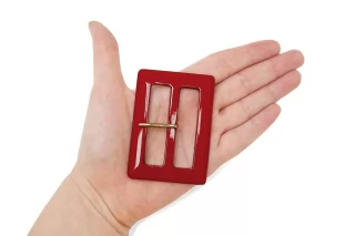 Пряжка пластик красная  70х50 мм (YY-2)  28122520