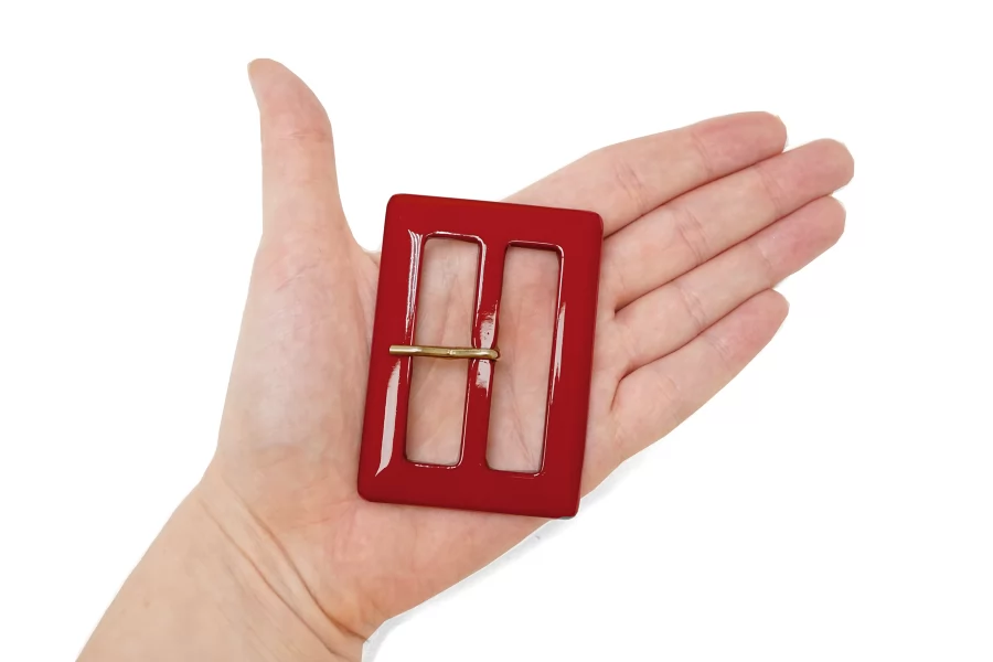 Пряжка пластик красная  70х50 мм (YY-2)  28122520