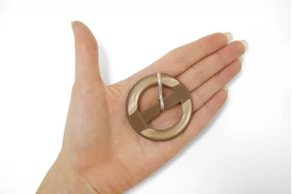 Пряжка пластик светло-коричневая перламутровая 50 мм (YY-2) 28122521