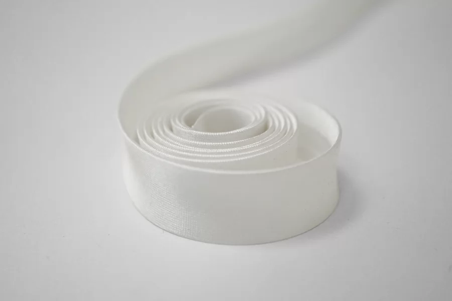 Косая бейка ацетатная 1,4 см белая  SHB40 17022643