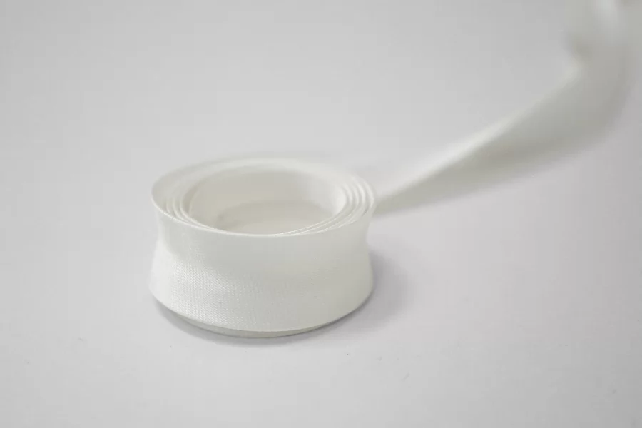 Косая бейка ацетатная 1,4 см белая  SHB40 17022644