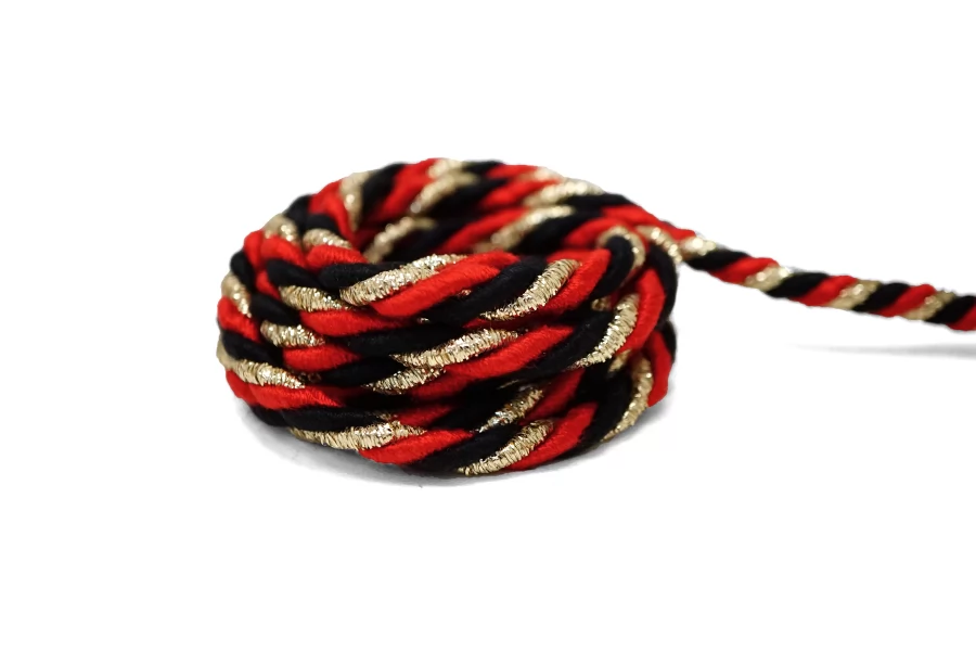 Шнур гайтановый Чёрно-красный с золотым люрексом 7 мм KR3D 18042605