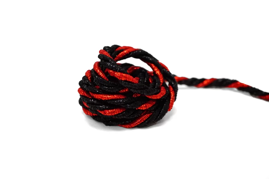 Шнур гайтановый Красный с чёрным люрекс 6 мм LA30\3 18042639