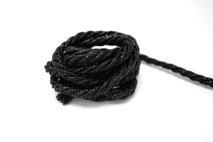 Шнур гайтановый Чёрный люрекс 5 мм LA30\3 18042654