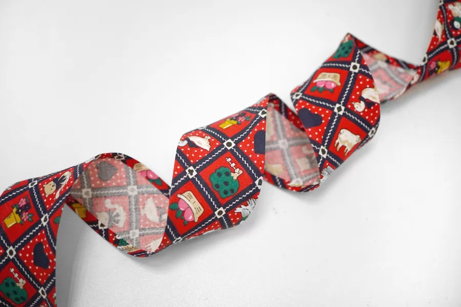 Косая бейка хлопковая Красно-белая с животными и клеткой 4 см SHA60\2 18042696