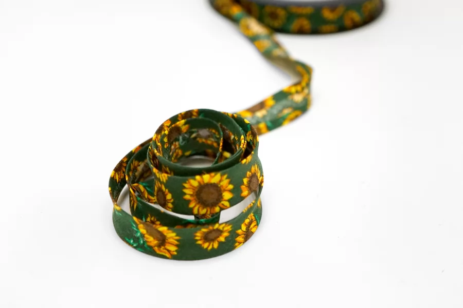 Косая бейка хлопковая Подсолнухи на зелёном 1,5 см SHA60\2 19042603