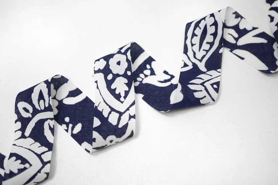 Косая бейка хлопковая Бело-синяя 3 см SHA60\1 19042618