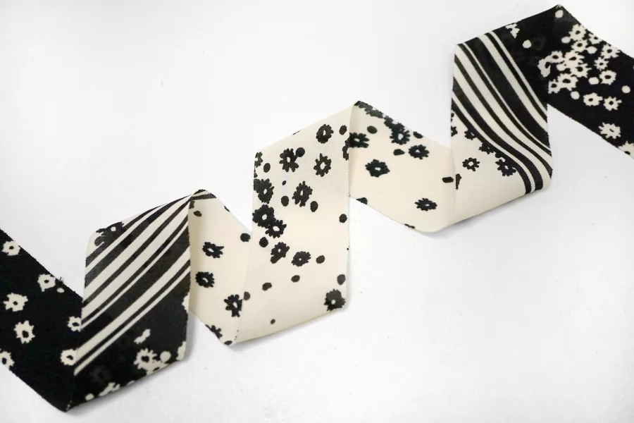 Косая бейка вискозная Цветы на молочном MARELLA 3.2 см SHA60\1 19042636