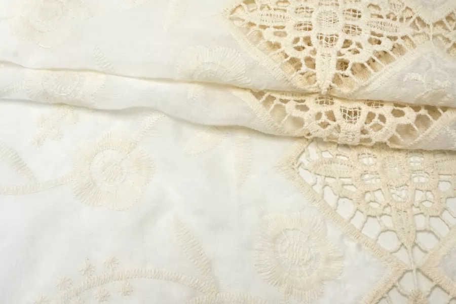 Шитье на батисте хлопок с шелком Молочное CVC H3 / A11 19112533