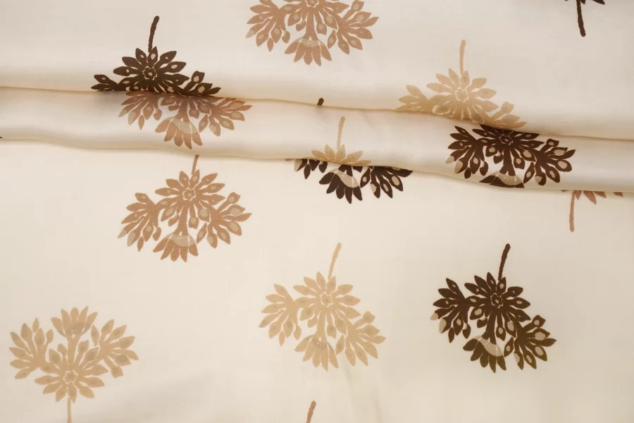 Атласная вискоза плательно-блузочная Цветы на кремовом CVC H21/10 i70 21112567