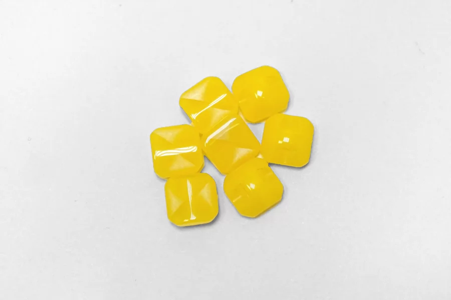 Пуговица пластиковая на ножке Желтая 10 мм  (S-3)  12022614