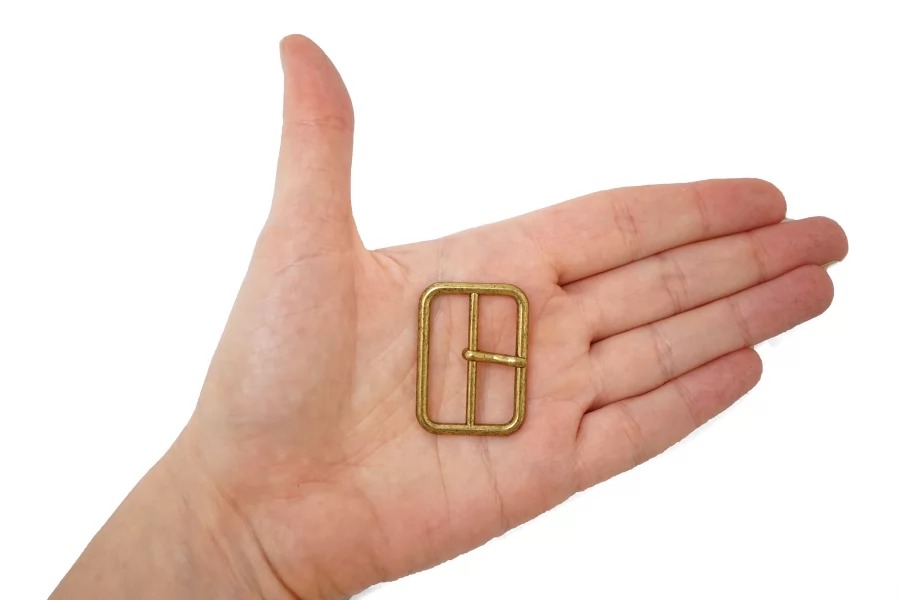 Пряжка металл золотая 25х35 мм (T-3) 15112506