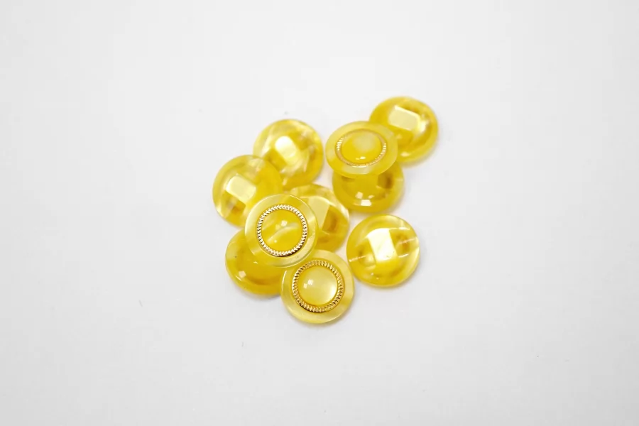 Пуговица пластиковая на ножке Желтая с золотой вставкой 12 мм  (S-3)  26112514