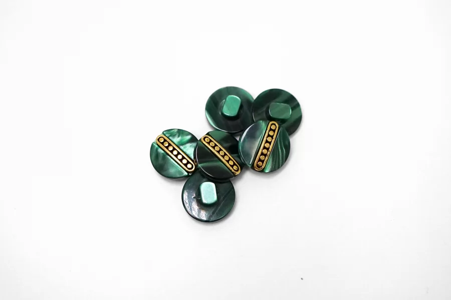 Пуговица пластиковая на ножке Зеленая с золотой вставкой 12 мм  (S-3)  26112517