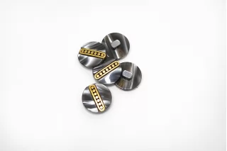 Пуговица пластиковая на ножке Серая с золотой вставкой 18 мм  (S-3)  26112527