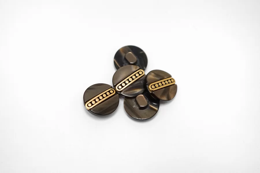 Пуговица пластиковая на ножке Коричневая с золотой вставкой 15 мм  (S-3)  26112530