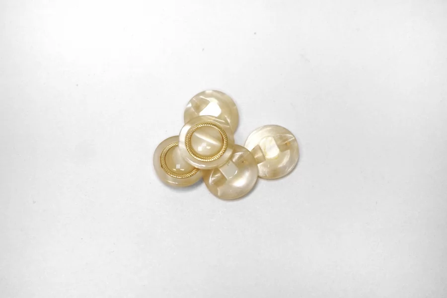 Пуговица пластиковая на ножке бежевая с золотой вставкой 15 мм  (S-3)  26112555