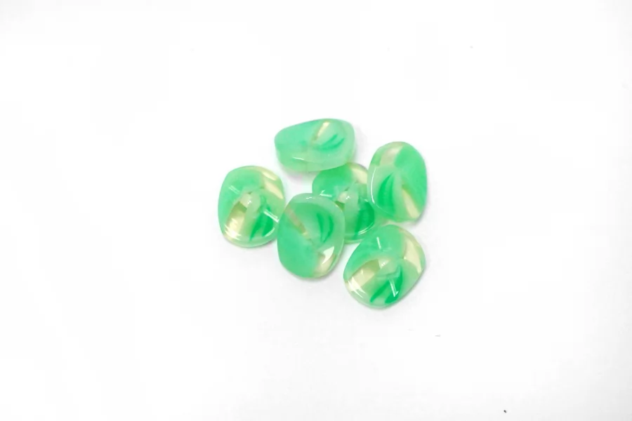 Пуговица пластиковая на ножке бледно-зеленая  15 мм  (S-3)  26112558