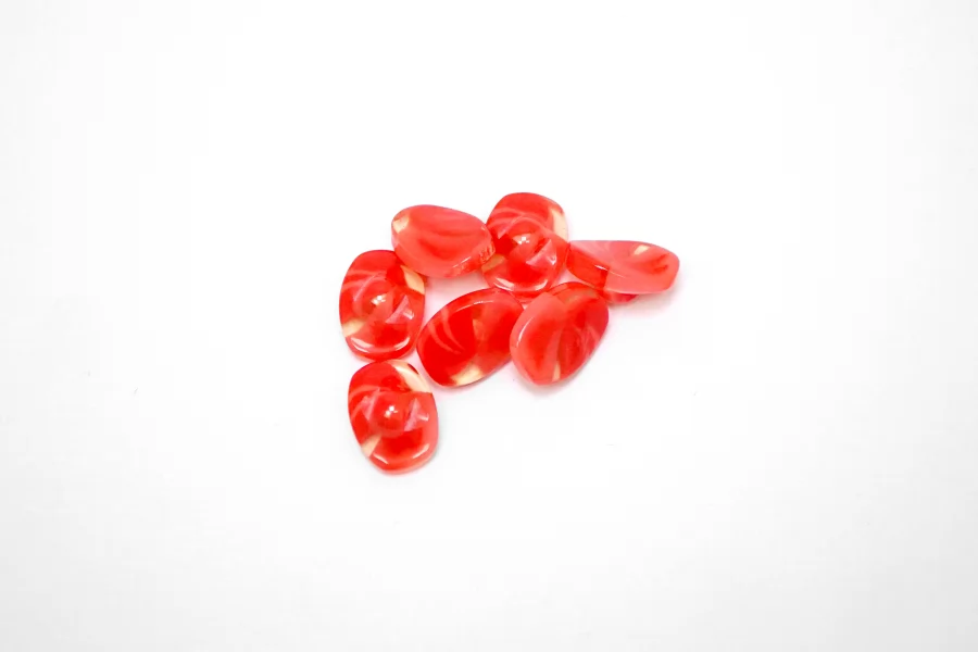 Пуговица пластиковая на ножке красная  12 мм  (S-3)  26112561