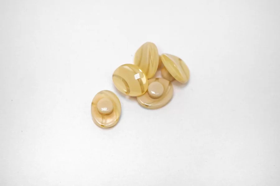 Пуговица пластиковая на ножке Бежевая  15 мм  (S-3)  26112565