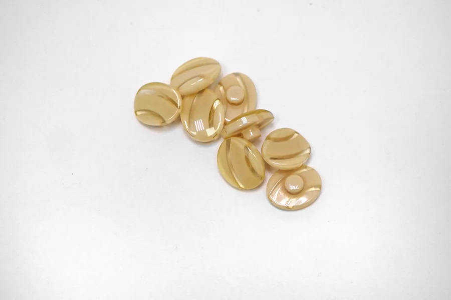 Пуговица пластиковая на ножке Бежевая  12 мм  (S-3)  26112566