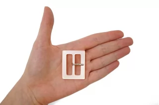 Пряжка пластик розовая 30х40 мм (R2) 28122502