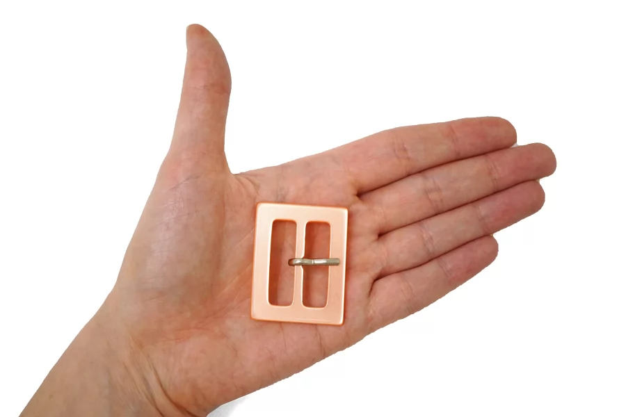 Пряжка пластик персиковая 30х40 мм (R2)  28122504