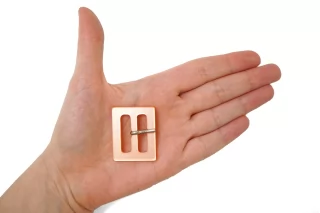 Пряжка пластик персиковая 35х25 мм (R2) 28122505