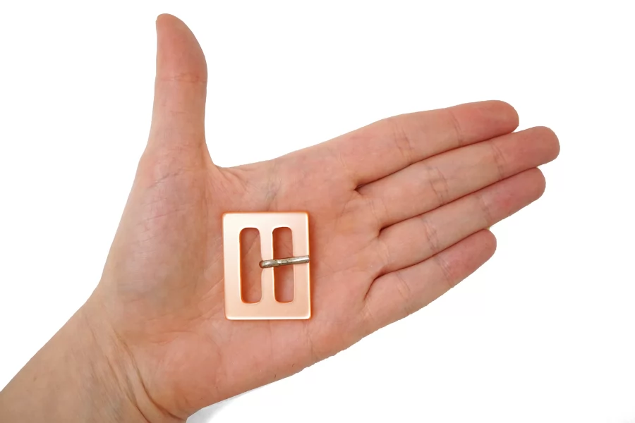 Пряжка пластик персиковая 35х25 мм (R2)  28122505