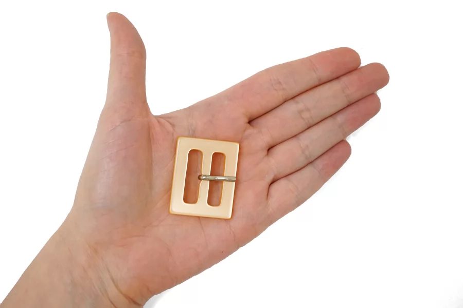 Пряжка пластик персиковая 35х25 мм (R2)  28122507