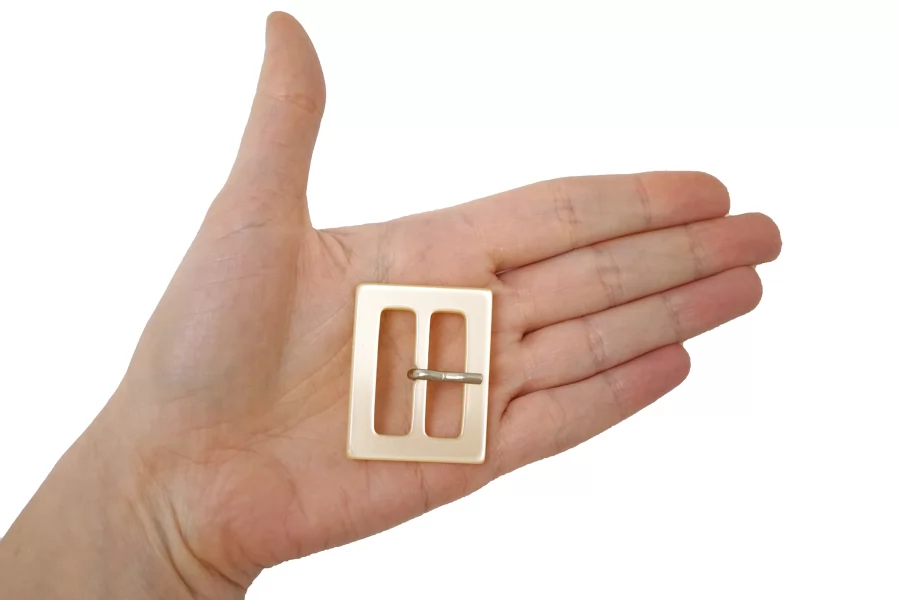 Пряжка пластик светло-персиковая 30х40 мм (R2)  28122509