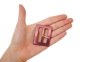 Пряжка пластик бордовая 38х48 мм (R2)  28122512