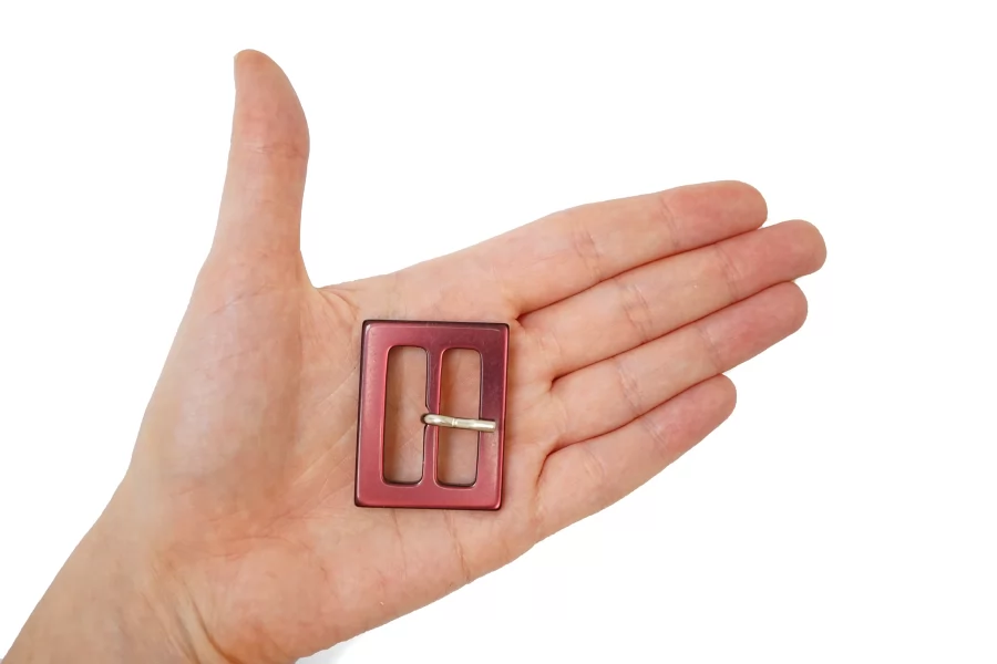 Пряжка пластик бордовая  30х40 мм (R2)  28122513